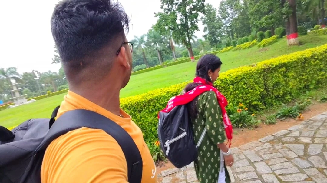 Sali Jija Ki Garden Me Masti